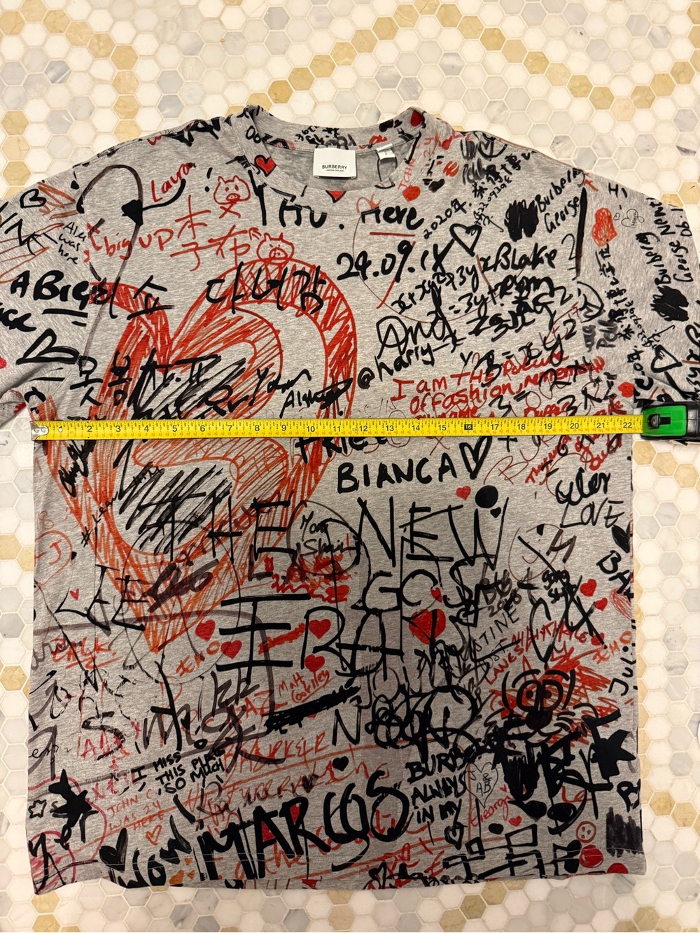 Burberry Men’s Grey Short-Sleeve Graffiti Heart Print Tee Size Small - Picture 7 of 10
